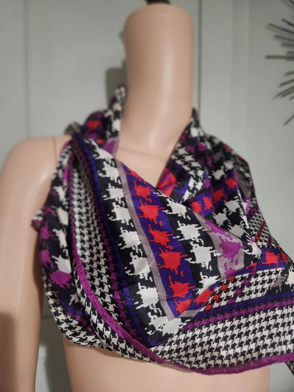 Vintage Oscar de la Renta 100% Silk Houndstooth Square Scarf Purple Black